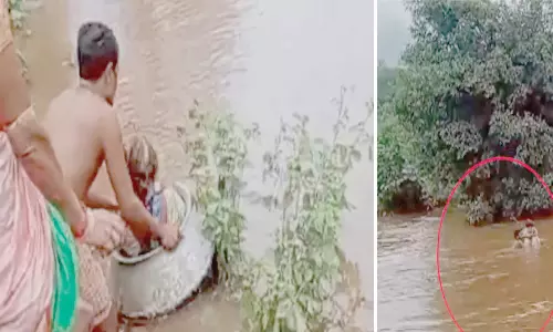 பானைக்குள் தாயை வைத்து ஆற்றைக் கடந்த மகன்