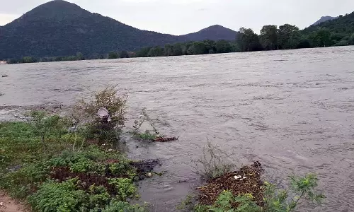 ஒகேனக்கல்லில் நீர்வரத்து 1.45 லட்சம் கனஅடியாக சரிவு