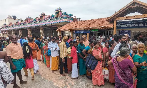 ஆடி கிருத்திகை: பழனியில் திரளான பக்தர்கள் சாமி தரிசனம்