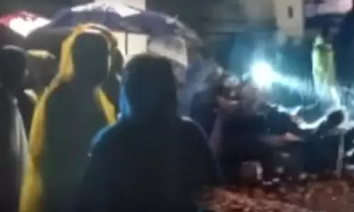 தொடர் கனமழை: நிலச்சரிவில் சிக்கிய 400 குடும்பங்கள்.. 7 பேர் உயிரிழப்பு - வயநாட்டில் சோகம்