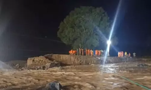 வயநாடு நிலச்சரிவு: இரவிலும் தொடரும் மீட்புபணி