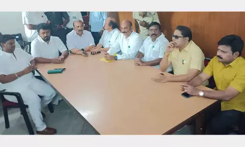 கவர்னர் உரைக்கு எதிர்ப்பு தெரிவித்து தி.மு.க.- காங்கிரஸ் வெளிநடப்பு