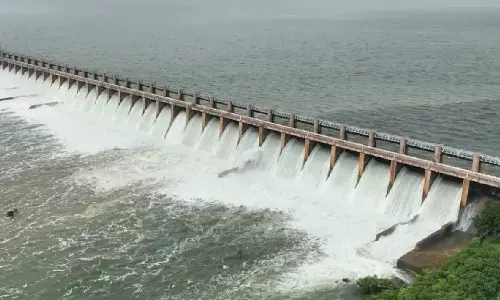 கர்நாடக அணைகளில் இருந்து தமிழகத்திற்கு 2.20 லட்சம் கன அடி நீர் திறப்பு