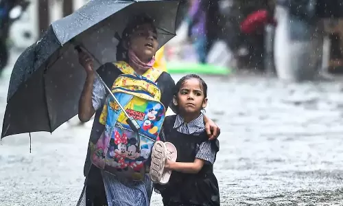 ரெட் அலெர்ட்- கல்வி நிறுவனங்களுக்கு நாளை விடுமுறை அறிவிப்பு
