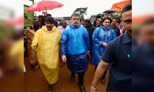 வயநாடு நிலச்சரிவு: பாதிக்கப்பட்ட பகுதிகளில் ராகுல்- பிரியங்கா நேரில் ஆய்வு