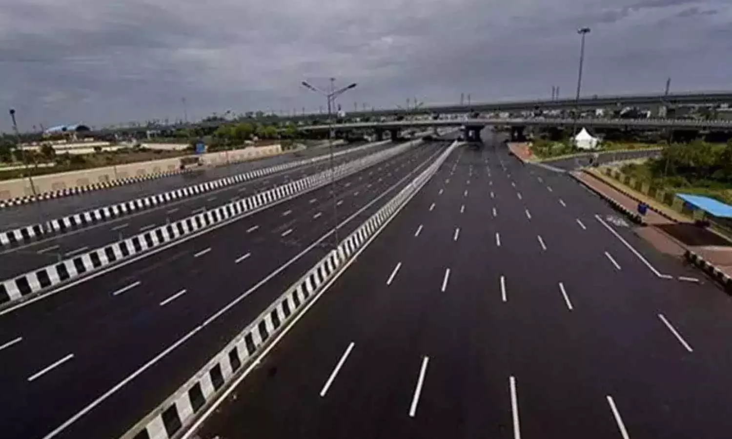 ரூ.50 ஆயிரம் கோடியில் 8 அதிவேக சாலை வழித்தட திட்டம்/ Centre approves 8 high-speed  road corridor projects worth over ₹50,000 crore