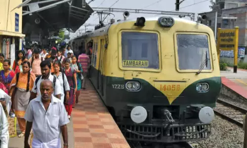 மின்சார ரெயில் சேவையில் மாற்றம்: தாம்பரத்தில் போலீசார் சிறப்பு ஏற்பாடு