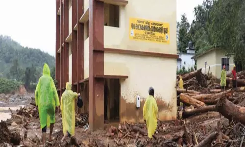 வயநாடு நிலச்சரிவு: 2 பள்ளிகளை சேர்ந்த 27 மாணவர்கள் பலி, 23 மாணவர்களை காணவில்லை