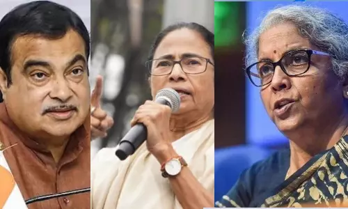 மக்கள் விரோத வரி..  நிதின் கட்கரியைத் தொடர்ந்து மம்தா பானர்ஜி.. சர்ச்சையில் காப்பீடு GST