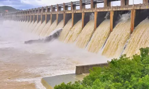 மேட்டூர் அணையில் இருந்து காவிரி ஆற்றில் உபரி நீர் திறப்பு