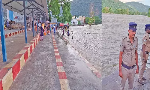 ஒகேனக்கல் காவிரி ஆற்றில் முன்னோர்களுக்கு தர்ப்பணம் கொடுக்க தடை