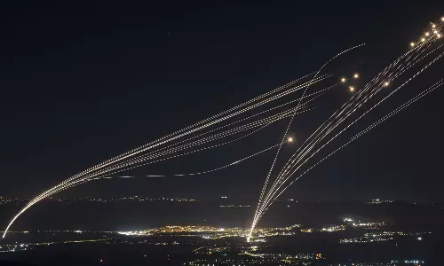 ஏவுகணைகள் வீச்சு