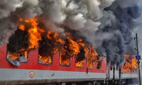 vishakapatnam train fire