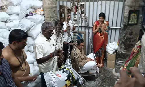 திருச்செந்தூரில் பா.ம.க. தலைவர் அன்புமணி ராமதாஸ் சிறப்பு யாகம்