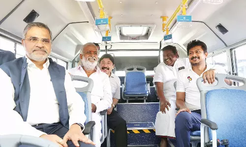 சென்னையில் 100 புதிய பஸ்கள்: அமைச்சர் உதயநிதி ஸ்டாலின் தொடங்கி வைத்தார்