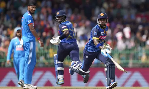 2வது ஒருநாள் போட்டி: இந்தியா வெற்றிபெற 241 ரன்களை இலக்காக நிர்ணயித்தது இலங்கை