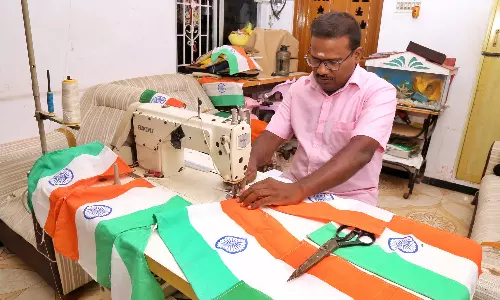 சுதந்திர தினத்தையொட்டி திருப்பூரில் தேசிய கொடிகள் தயாரிப்பு பணிகள் தீவிரம்