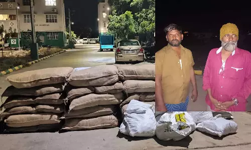 1100 கிலோ குட்கா புகையிலைப் பொருட்கள் பறிமுதல் - 3 பேர் கைது