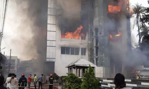 ஷேக் ஹசீனா கட்சி தலைவருக்கு சொந்தமான ஹோட்டலுக்கு தீவைப்பு: 24 பேர் உயிரோடு எரிந்து பலியான சோகம்