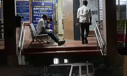 சார் பதிவாளர் அலுவலகத்தில் கணக்கில் வராத ரூ.2.80 லட்சம் பறிமுதல்