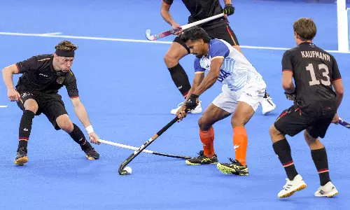 ஒலிம்பிக் ஹாக்கி அரையிறுதி: கடைசி நிமிடங்களில் கோல்கீப்பர் இன்றி விளையாடிய இந்தியா