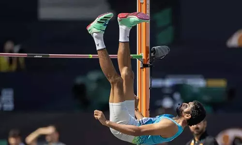 உயரம் தாண்டுதல் போட்டியில் இறுதி சுற்று வாய்ப்பை இழந்தார் சர்வேஷ் குசாரே