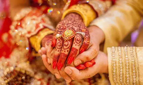 காலை திருமணம்.. மாலையில் மோதிக்கொண்ட புதுமண தம்பதி.. மணப்பெண் உயிரிழப்பு