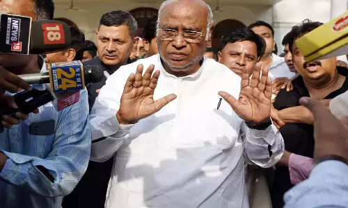 வினேஷ் போகத் விவகாரம்: பாராளுமன்ற மேல்சபையில் எதிர்கட்சிகள் வெளிநடப்பு