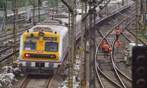 போதையில் தண்டவாளத்தில் தூங்கிய நபர்.. ஏறி இறங்கிய ரெயில்.. அடுத்து நடந்த டுவிஸ்ட்.. வீடியோ