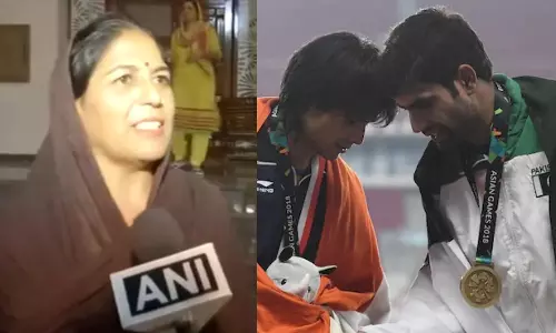 தங்கம் வென்றதும் நம்ம பையன்தான்.. நீரஜ் சோப்ராவின் தாய் நெகிழ்ச்சி