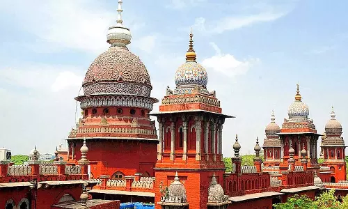 மாநகராட்சிக்கு எதிராக போராட்டம் நடத்த அதிமுகவுக்கு அனுமதி - உயர்நீதிமன்றம்