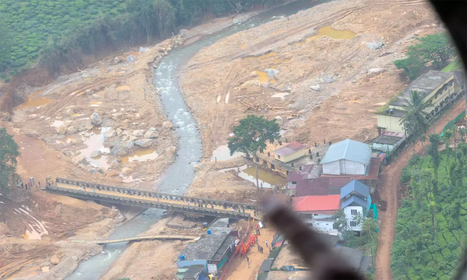 ஹெலிகாப்டர் மூலமாக பிரதமர் மோடி ஆய்வு... ... லைவ் அப்டேட்ஸ்- வயநாட்டு முகாமில் உள்ளவர்களுக்கு பிரதமர் மோடி ஆறுதல்