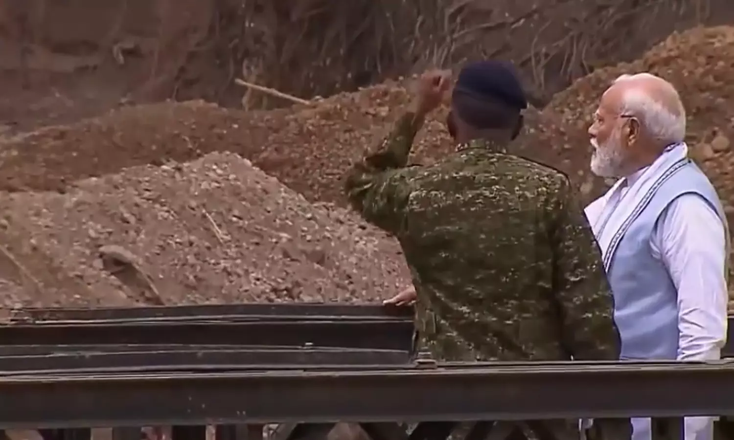 முண்டகை கிராமத்தில் ராணுவத்தால் அமைக்கப்பட்ட... ... லைவ் அப்டேட்ஸ்- வயநாட்டு முகாமில் உள்ளவர்களுக்கு பிரதமர் மோடி ஆறுதல்