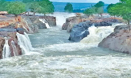 ஒகேனக்கல்லுக்கு நீர்வரத்து 6 ஆயிரம் கனஅடியாக குறைந்தது