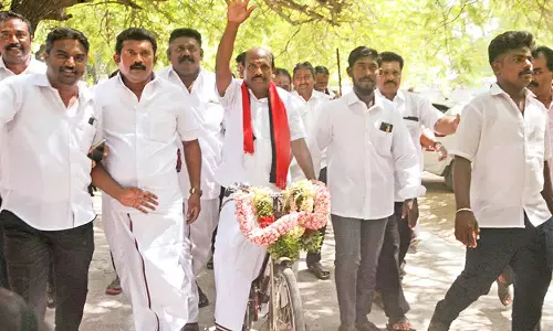 எளிமையாக வந்து பதவியேற்றுக் கொண்ட நெல்லை மேயர்