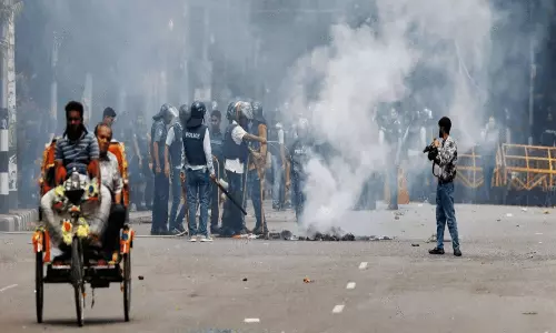 வங்காளதேச நிலைமையை தொடர்ந்து கண்காணிக்கிறோம்-இந்திய அரசு தகவல்