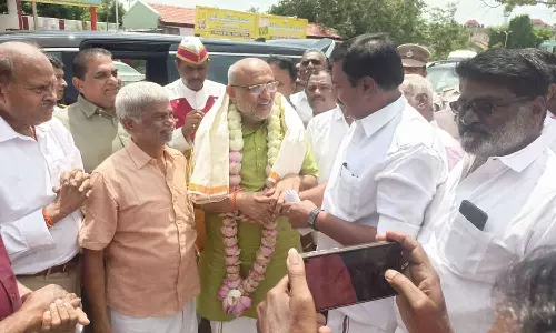 மகாராஷ்டிரா கவர்னர்-அமைச்சர் திடீர் சந்திப்பு