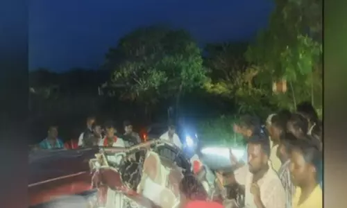 திருத்தணி அருகே விபத்து- எஸ்ஆர்எம் கல்லூரி மாணவர்கள் 5 பேர் உயிரிழப்பு