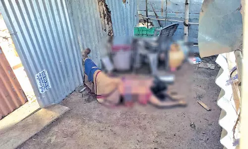 கரூரில் பெண் அடித்துக் கொலை