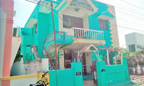 வீடு புகுந்து மூதாட்டியிடம் நகை பறிப்பு