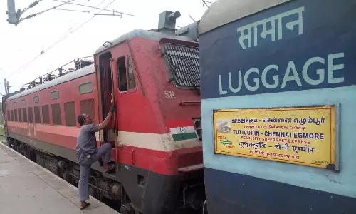 முத்துநகர் ரெயிலில் மீண்டும் பொதுப்பெட்டிகள் எண்ணிக்கை அதிகரிப்பு