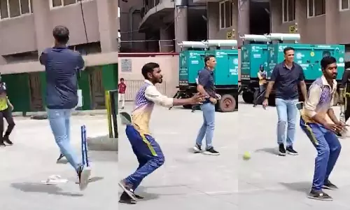 மைதான ஊழியர்களுடன் கிரிக்கெட் விளையாடிய ராகுல் டிராவிட் - வீடியோ