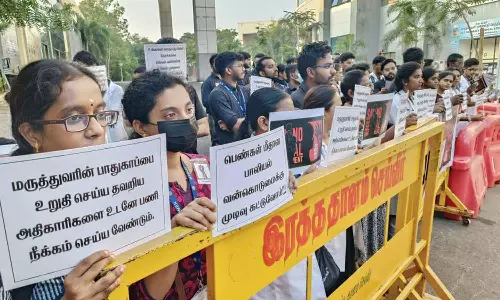 பெண் டாக்டர் கொலை- ஜிப்மர் டாக்டர்கள் பணியை புறக்கணித்து போராட்டம்