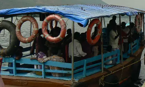 நெரிஞ்சிபேட்டை, பூலாம்பட்டி இடையே படகு போக்குவரத்து நிறுத்தம்