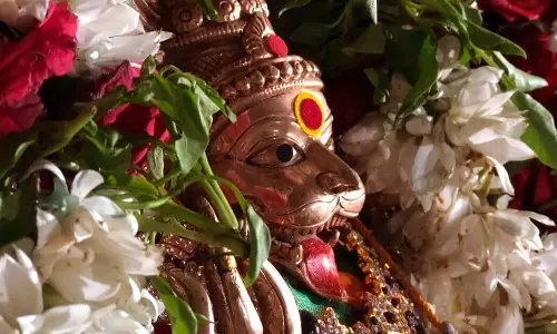 விஸ்வரூப பிரத்தியங்கரா தேவி சிலை