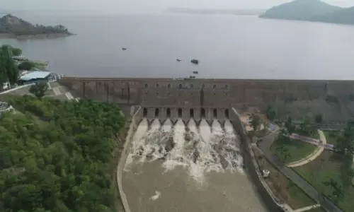 நீர் வரத்து குறைந்ததால் மேட்டூர் அணையில் உபரிநீர் திறப்பு நிறுத்தம்