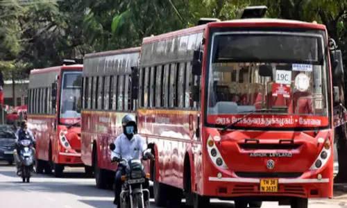 மின்சார ரெயில்கள் குறைப்பு: கூடுதலாக 70 சிறப்பு பஸ்கள் இயக்கம்