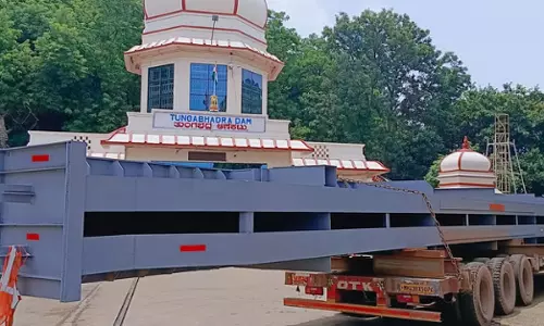 நீர்வரத்து அதிகரிப்பு- துங்கபத்ரா அணையில் உடைந்த 19-வது மதகு பொருத்தும் பணி நிறுத்தம்