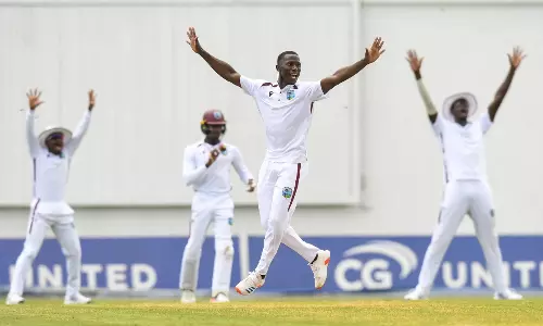 கயானா டெஸ்ட்: தென் ஆப்பிரிக்கா முதல் இன்னிங்சில் 160 ரன்களுக்கு ஆல் அவுட்