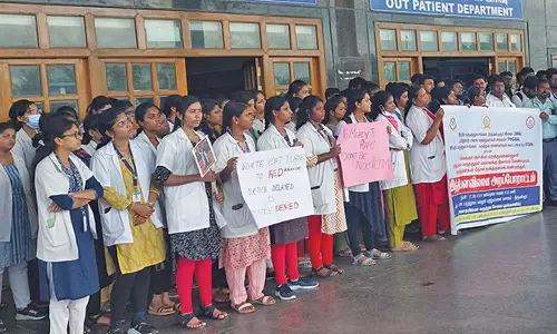 பெண் பயிற்சி டாக்டர் கொலை- திருவள்ளூர் அரசு மருத்துவமனையில் ஆர்ப்பாட்டம்